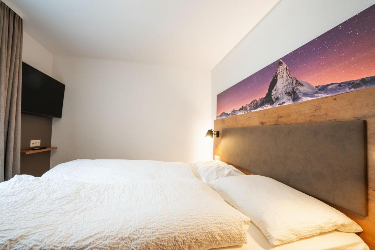 Two-Bedroom Apartment with Balcony,750240824:JPEG
